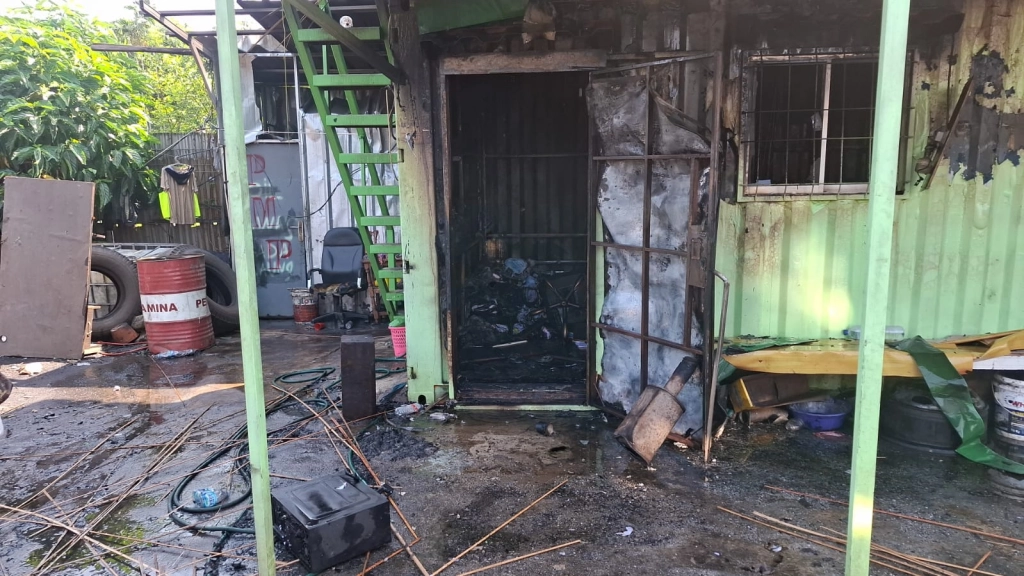 Kebakaran Gudang Trailer di Marunda 