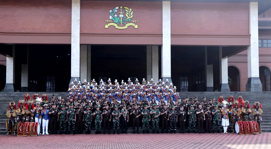 Jampidmil dan Puspenkum sosialisasi hukum di Akmil Magelang 
