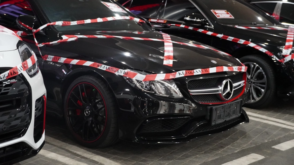 Mobil sitaan dari MRC - Riza Chalid 