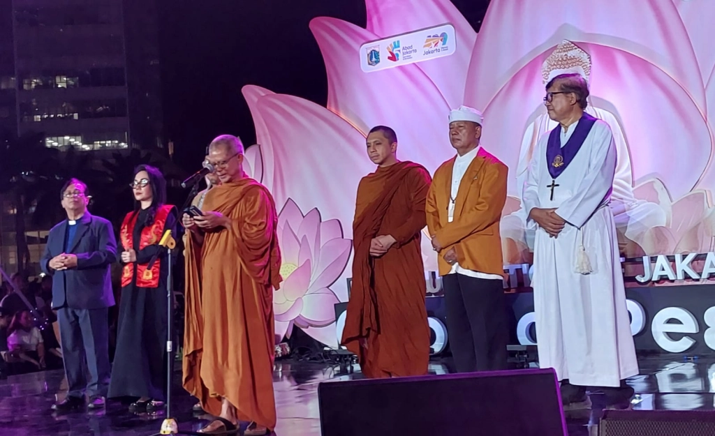 Sambutan Waisak oleh Bhikkhu Sangha Theravada Indonesia , Dhammasubho Mahatera