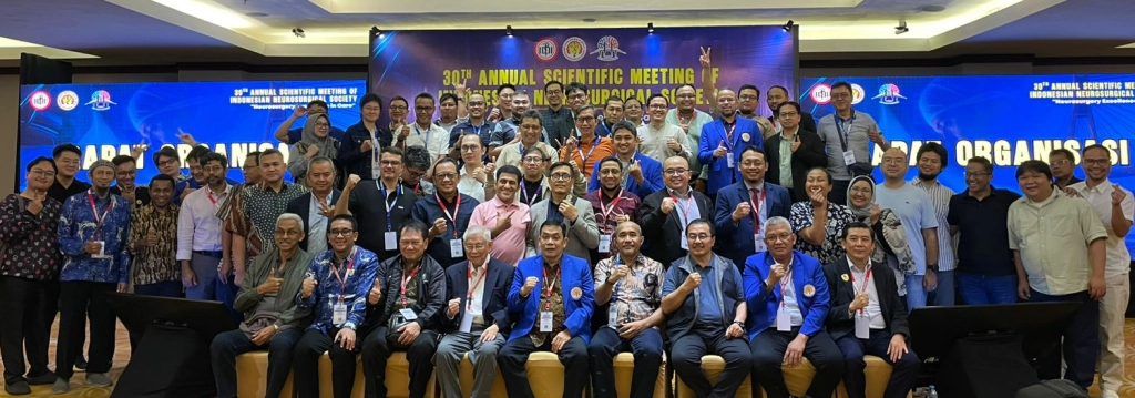 Para pembicara dan peserta Pertemuan Ilmiah Tahunan (PIT) ke 30 Perhimpunan Spesialis Bedah Saraf Indonesia (PERSPEBSI) berfoto bersama di sela acara yang berlangsung selama dua hari (27 - 28 Agustus) di Batam, Prov. Kepri